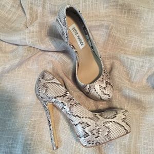 👠 Steve Madden snake print high heels👠