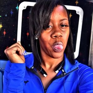 Meet your Posher, Monay