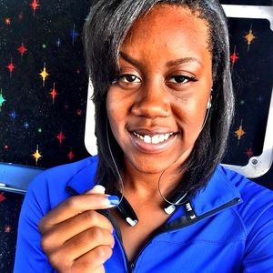 Meet your Posher, Monay