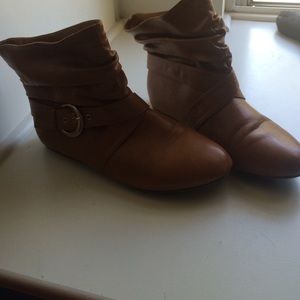 Cognac booties!