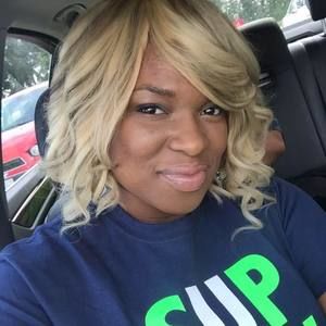 Meet your Posher, Adrianne