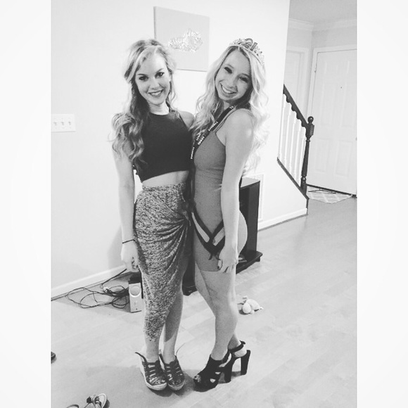 Meet your Posher, Destinee and Felicia