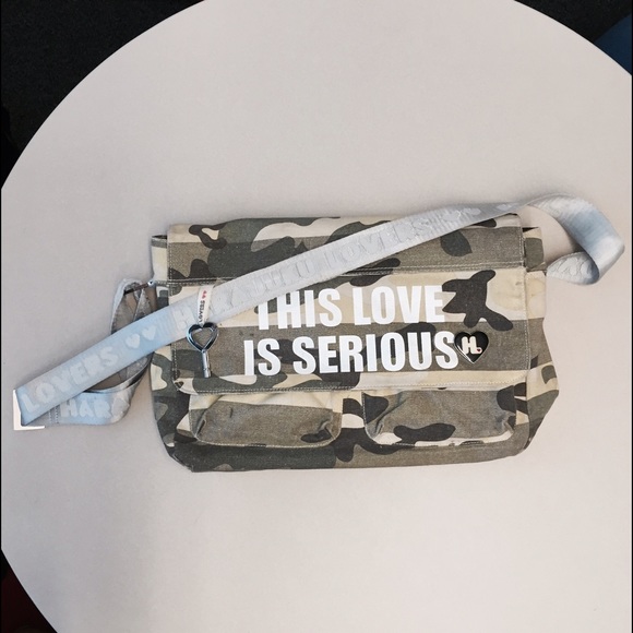 Harajuku Camo Messenger bag