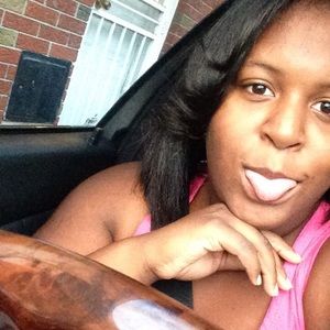 Meet your Posher, Taia