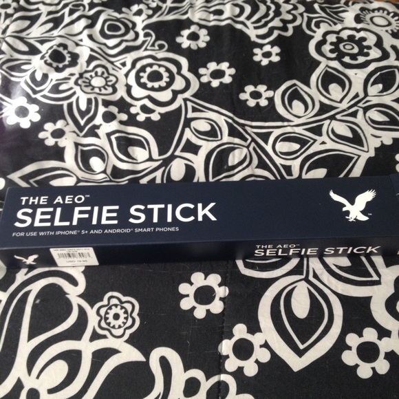 American Eagle Outfitters | Selfie Stick