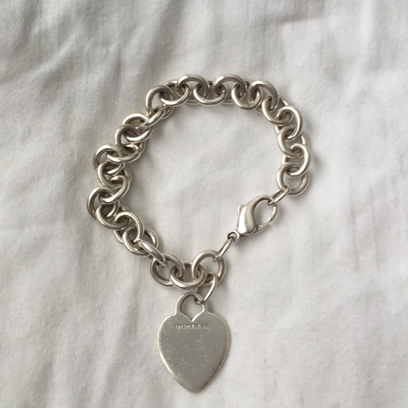 Tiffany & Co. Heart Bracelet. (Sterling Silver)