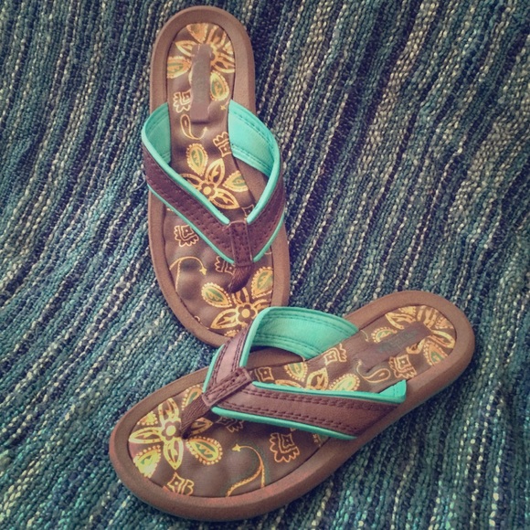 Arizona flip flops sz - 6