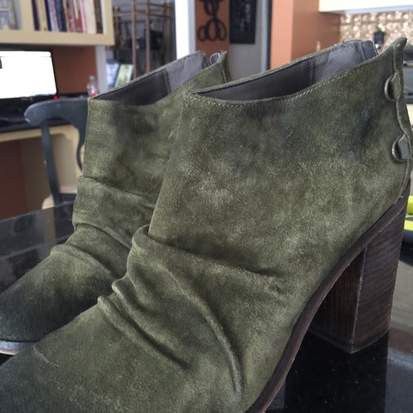 Ankle boots 4" block heel by Boutique 9.