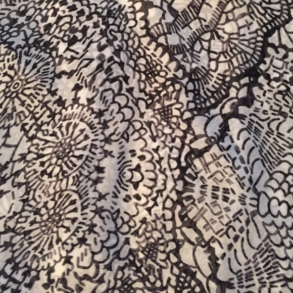 Sheer black and white top with longer back - Picture 2 of 2