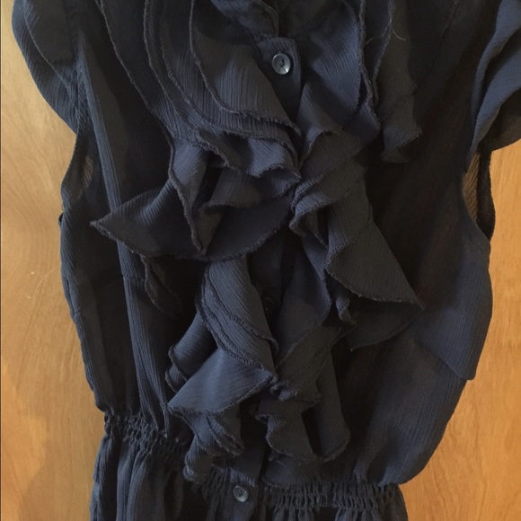 ❤️Beautiful Ruffle Top❤️ - Picture 2 of 3