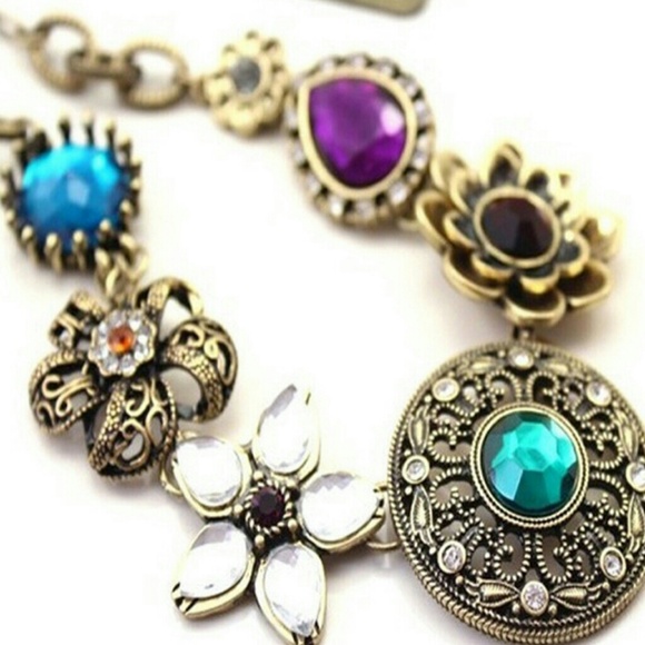 Jewelry - Statement necklace