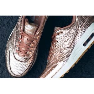 Rose Gold Air Max 1