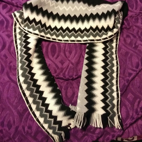 Knitted design scarf