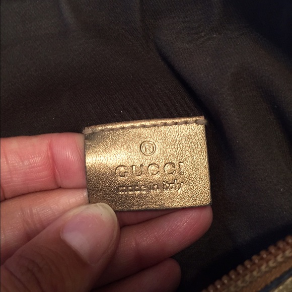 ❌Donated❌ Gucci Shoulder Gold Pouch ❤️💚 - Picture 2 of 5