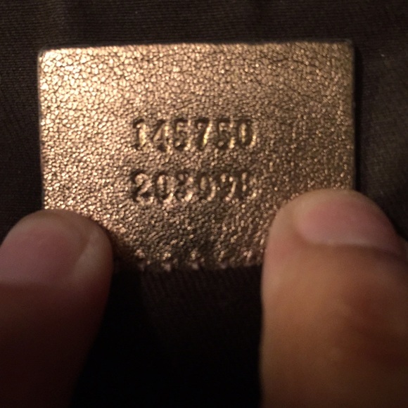 ❌Donated❌ Gucci Shoulder Gold Pouch ❤️💚 - Picture 4 of 5