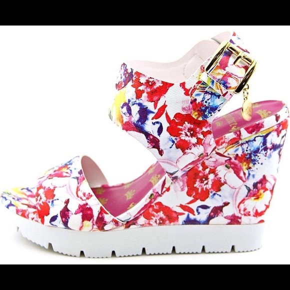 LAST‼️ JUICY COUTURE PINK FLORAL WEDGE SANDALS - Picture 3 of 4