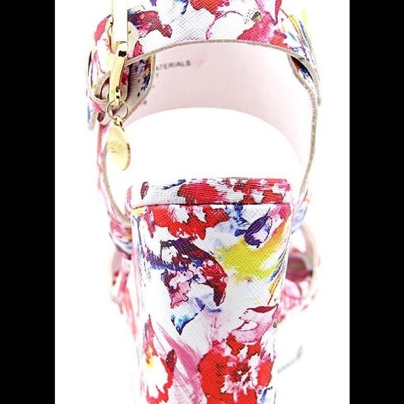 LAST‼️ JUICY COUTURE PINK FLORAL WEDGE SANDALS - Picture 4 of 4