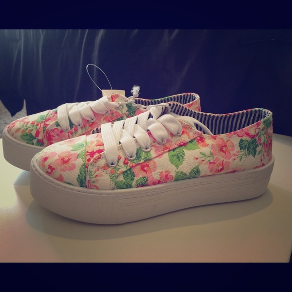 Floral Platform Tennis Shoes
