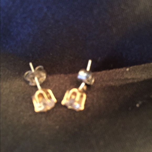 Fashion stud earrings - Picture 2 of 2