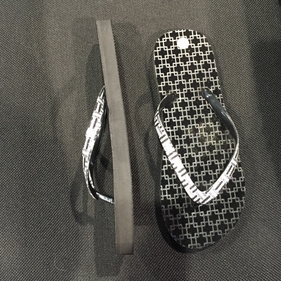 NWT ๐HP๐ metallic velvet flatform flip flops ๐ - Picture 3 of 4