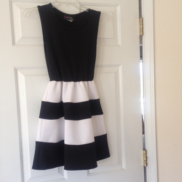 Black and white dress !!!