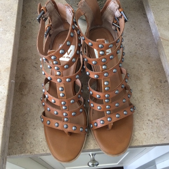 Stud sandals with 3 inches heel