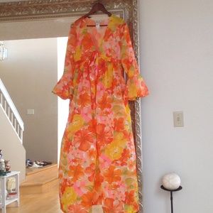 1950s. Vintage saramal cover up