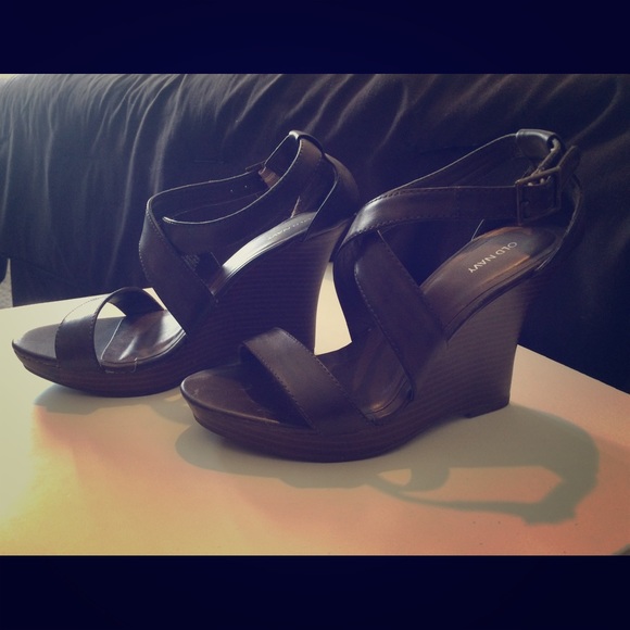 Brown narrow platform heels