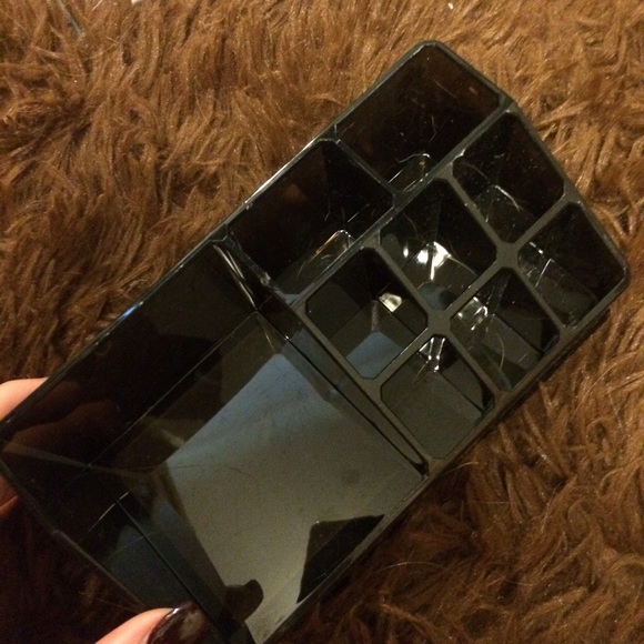 Acrylic makeup holder - Picture 2 of 3