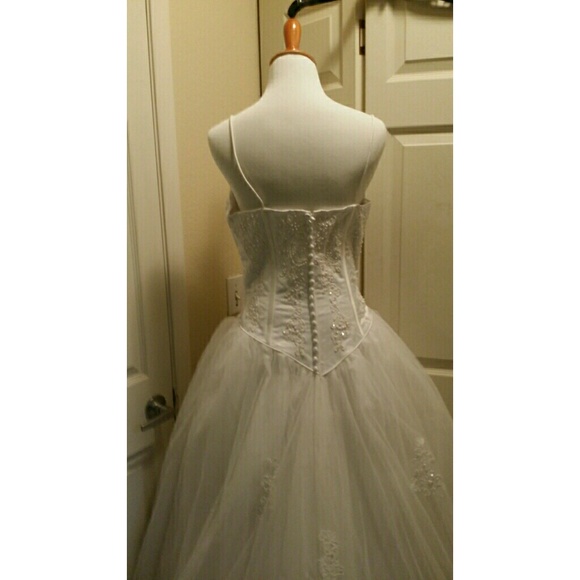 BNWT WEDDING GOWN WHITE - Picture 2 of 4