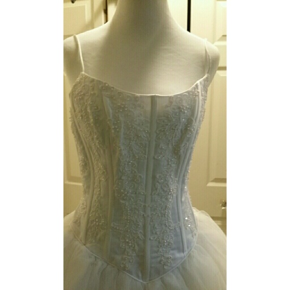 BNWT WEDDING GOWN WHITE - Picture 3 of 4