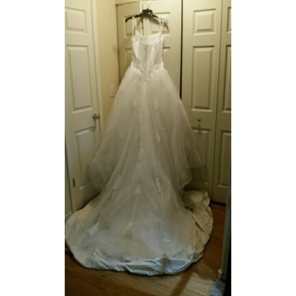 BNWT WEDDING GOWN WHITE - Picture 4 of 4