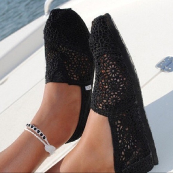 TOMS Shoes - 💗 CUTE 💗 Black Crotchet TOMS. Worn Twice.