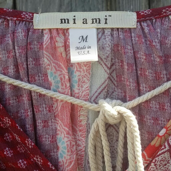 Beautiful Patterned Blouse - Picture 3 of 3