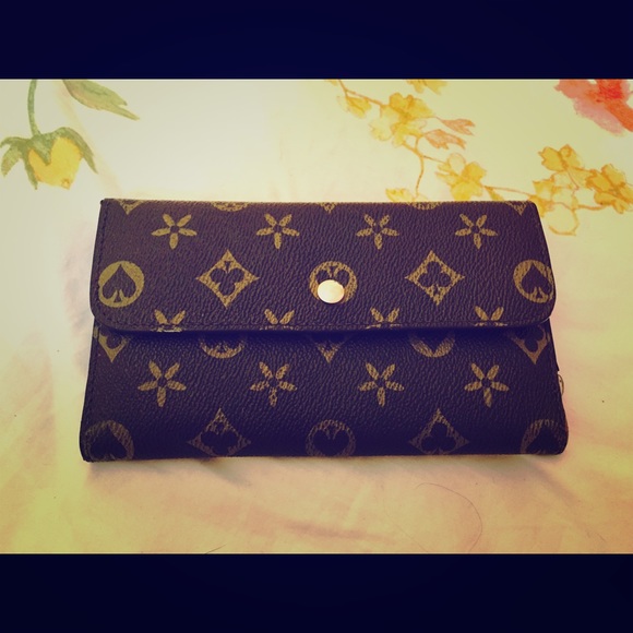Louis Vuitton styled wallet (non authentic)