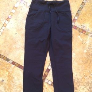Lululemon skinny pants in black. Worn once.