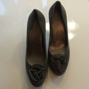 Grey Suede Tahari Pumps 9 Barely Used