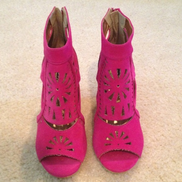 On hold! Hot Pink Wedges& black skirt