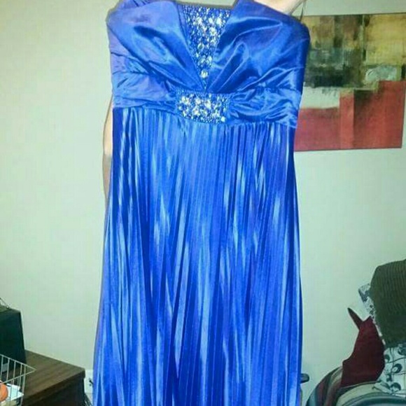 Purple long dress couldn't fit it on whole picture - Picture 1 of 1