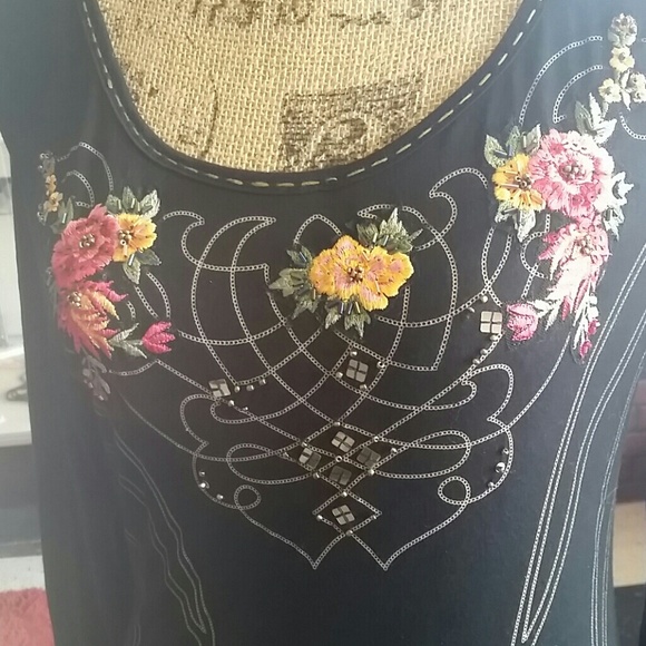 Beautiful dress/ shirt with awesome embroidery - Picture 2 of 3