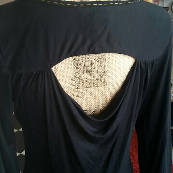 Beautiful dress/ shirt with awesome embroidery - Picture 3 of 3
