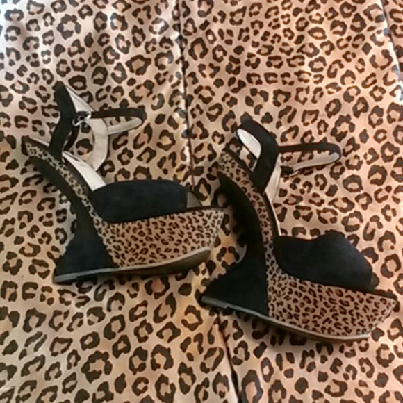 Leopard half wedge