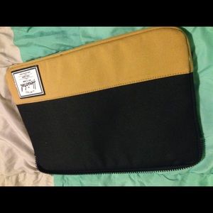 Herschel laptop case 15"