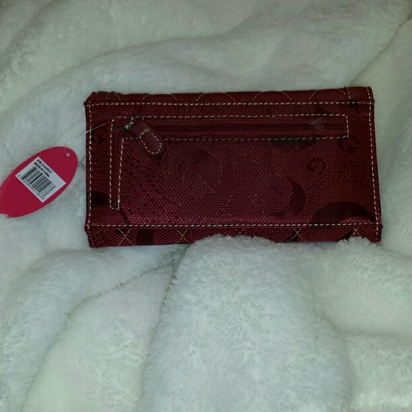 G Red Wallet - Picture 2 of 4