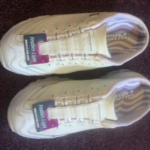 Sketcher sneakers brand-new slip on size 7