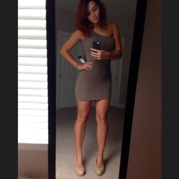 Guess Dresses & Skirts - Guess One Shoulder Bodycon dress