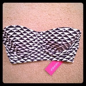 Target Black and white patterned swim top