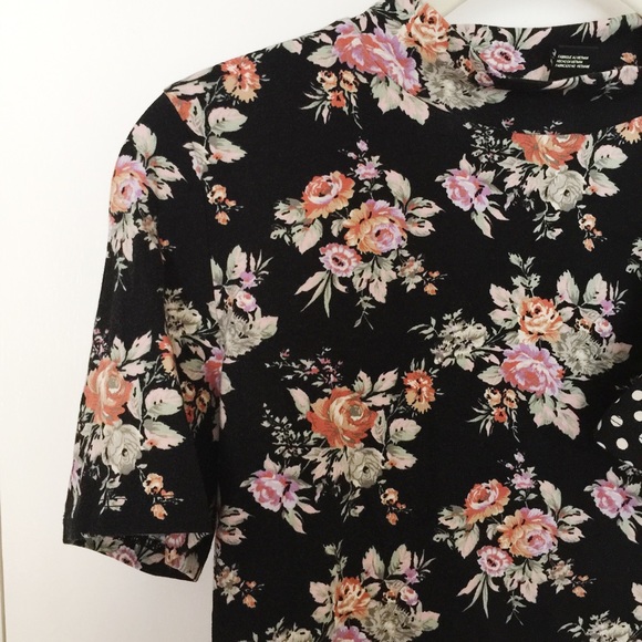 🚫sold🚫2 soft cropped top! (Polka dots/floral) - Picture 3 of 3