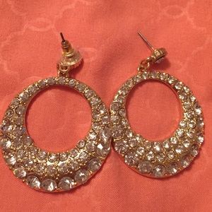 Gold earrings with jewels