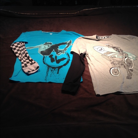 (2) long sleeve boys t shirts